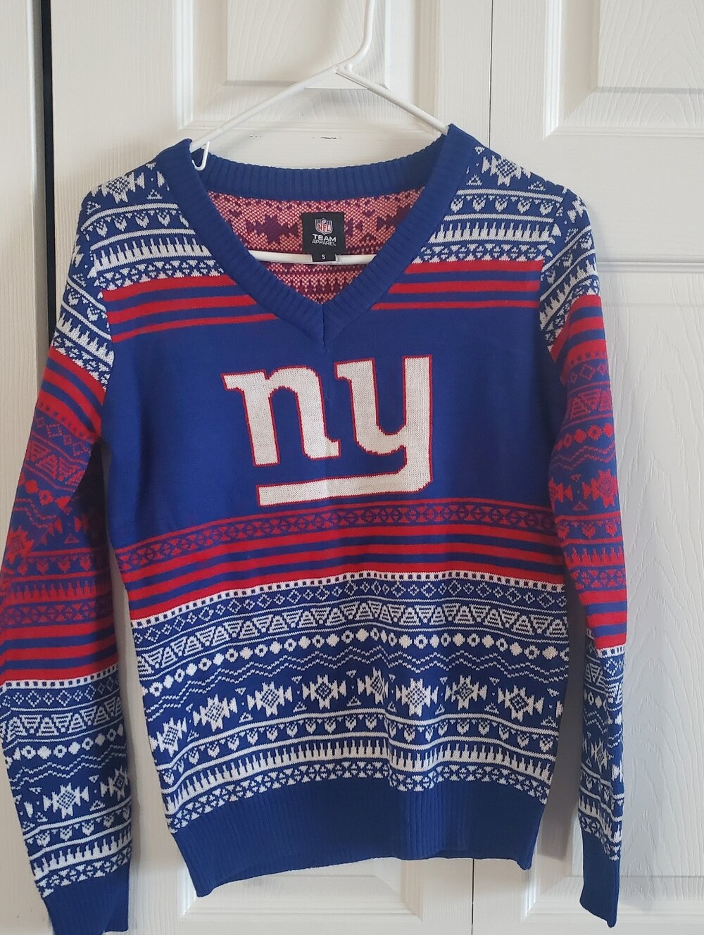 NFL NEW YORK GIANTS. FOOTBALL SMALL WOMENS SWEATER. LONG SLEEVE